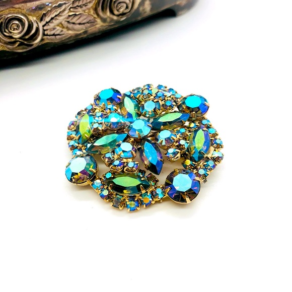 Vintage aurora borealis rhinestone Crystal brooch  💎 - Picture 1 of 15